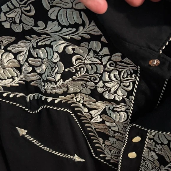 Scully Black Shirt with Elegant Silver Details - Picture 3 of 7